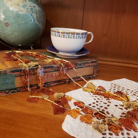 Rare Vintage Celluloid Autumn Leaves Necklace - Picture 3 of 13